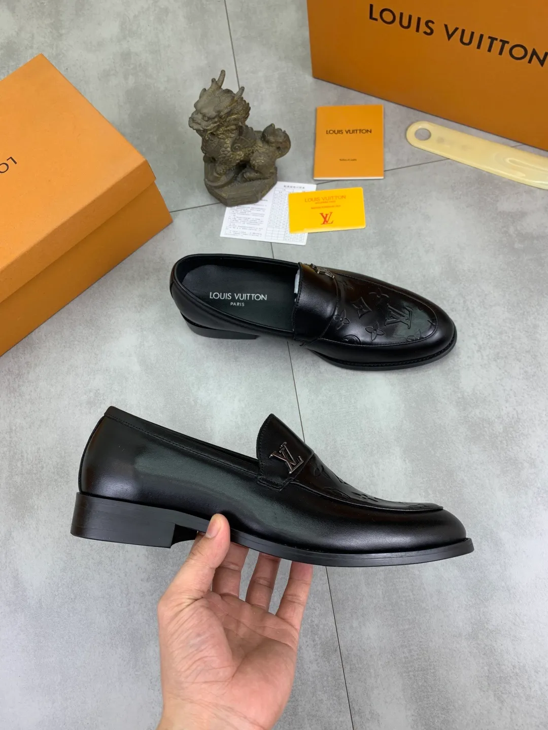 Men's Men's Shoes 💰P420 [New Style] 💰Yangli💎💎💎[Louis Vuitton] LV high-end men's formal business leather shoes, original order 1:1! Original imported calfskin, original metal buckle, imported sheepskin lining for feet, original outsole, men's shoe size: 39-45 (38.46 customized) black optional